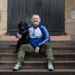 John Davidson im realen Leben mit Hund